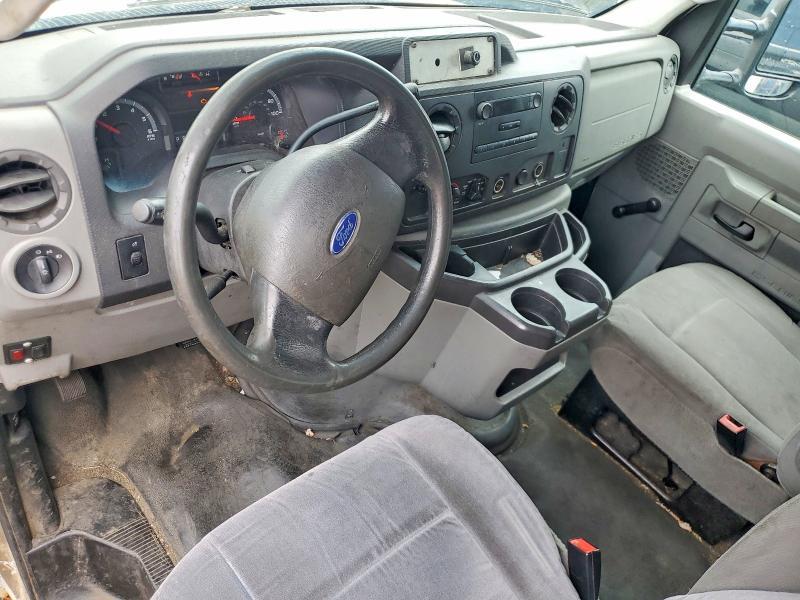 2010 Ford Econoline E350 Super Duty Cutaway Van