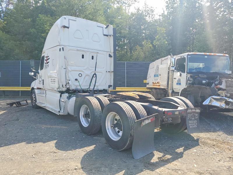 2020 Freightliner Cascadia 126