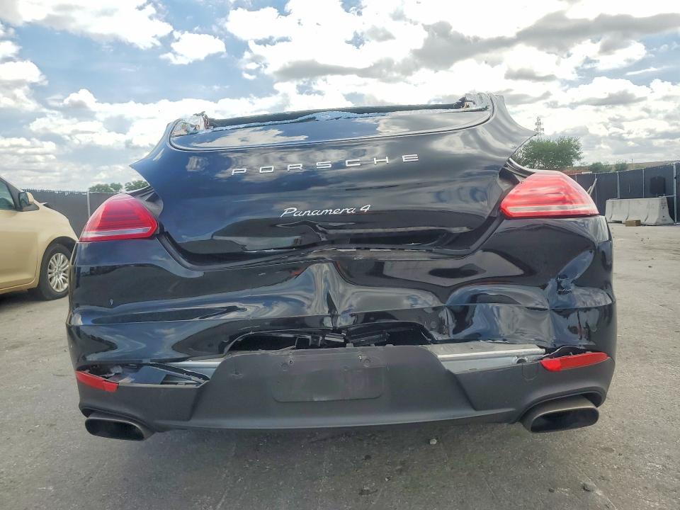 2016 Porsche Panamera 2