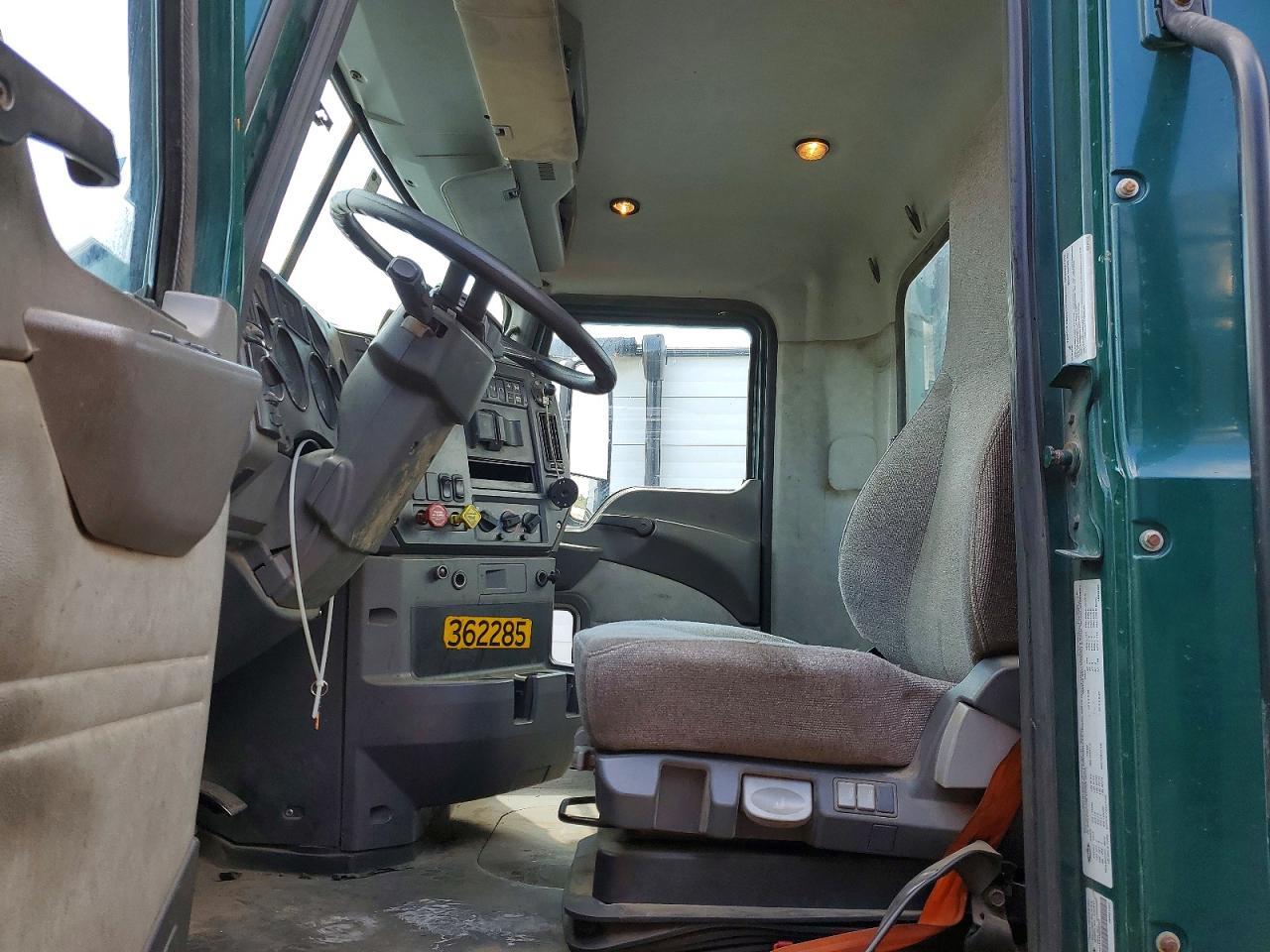 2017 Mack CXU612 Semi Truck