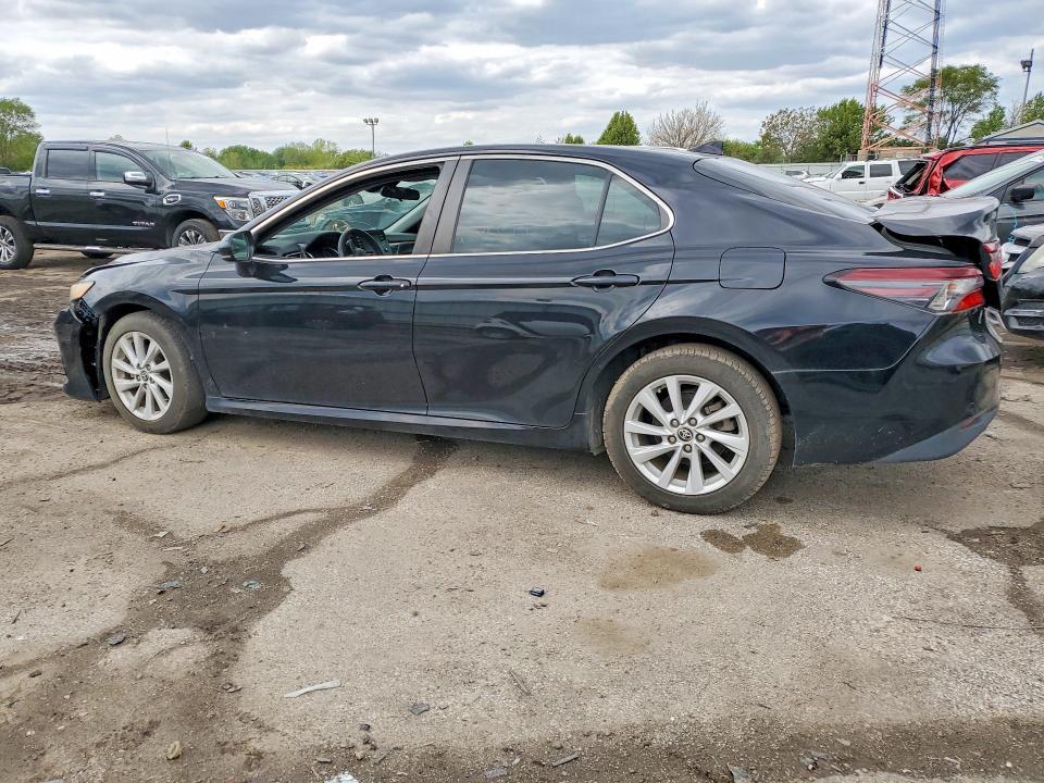 2022 Toyota Camry le
