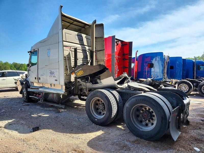 1999 Volvo VN Semi Truck