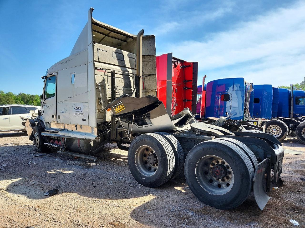 1999 Volvo VN Semi Truck