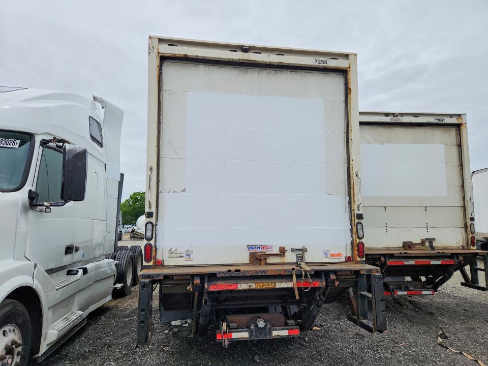 2015 Freightliner Business Class M2 BOX Truck