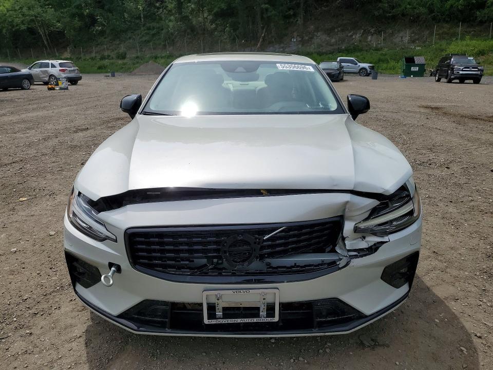 2022 Volvo S60 B5 Momentum