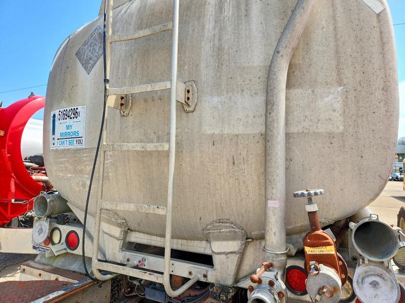 1991 Mack RD690S Tank Truck