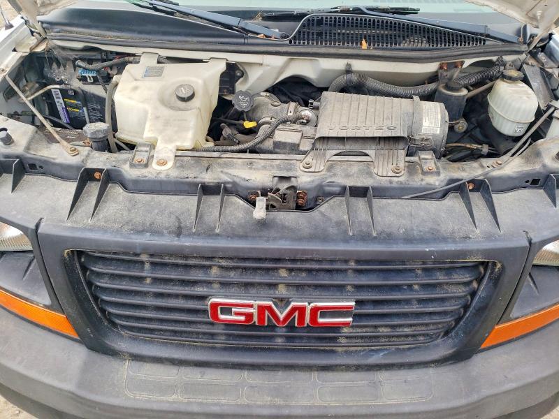 2004 GMC 2005 gmc Savana 2500 Delivery van