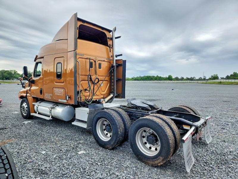 2016 Freightliner Cascadia Semi Truck