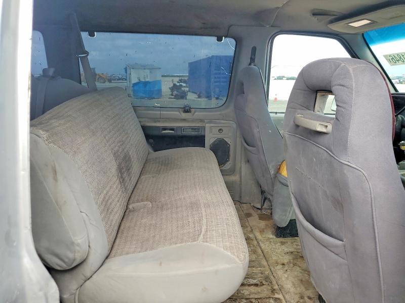 2002 Ford Econoline E350 Super Duty Wagon