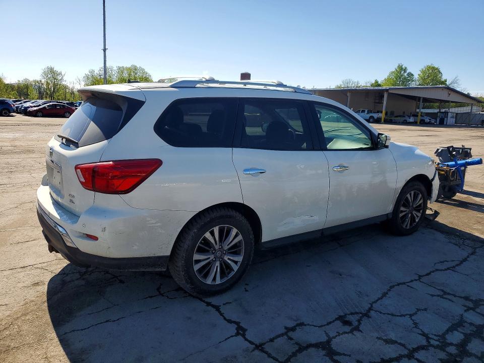 2017 Nissan Pathfinder sl