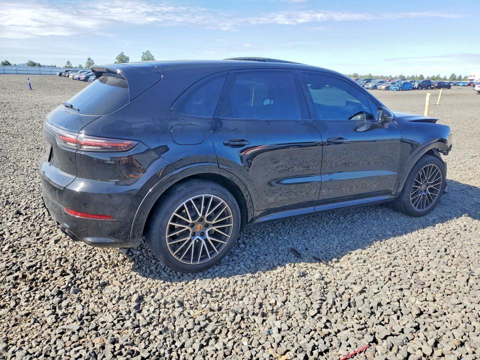 2022 Porsche Cayenne s