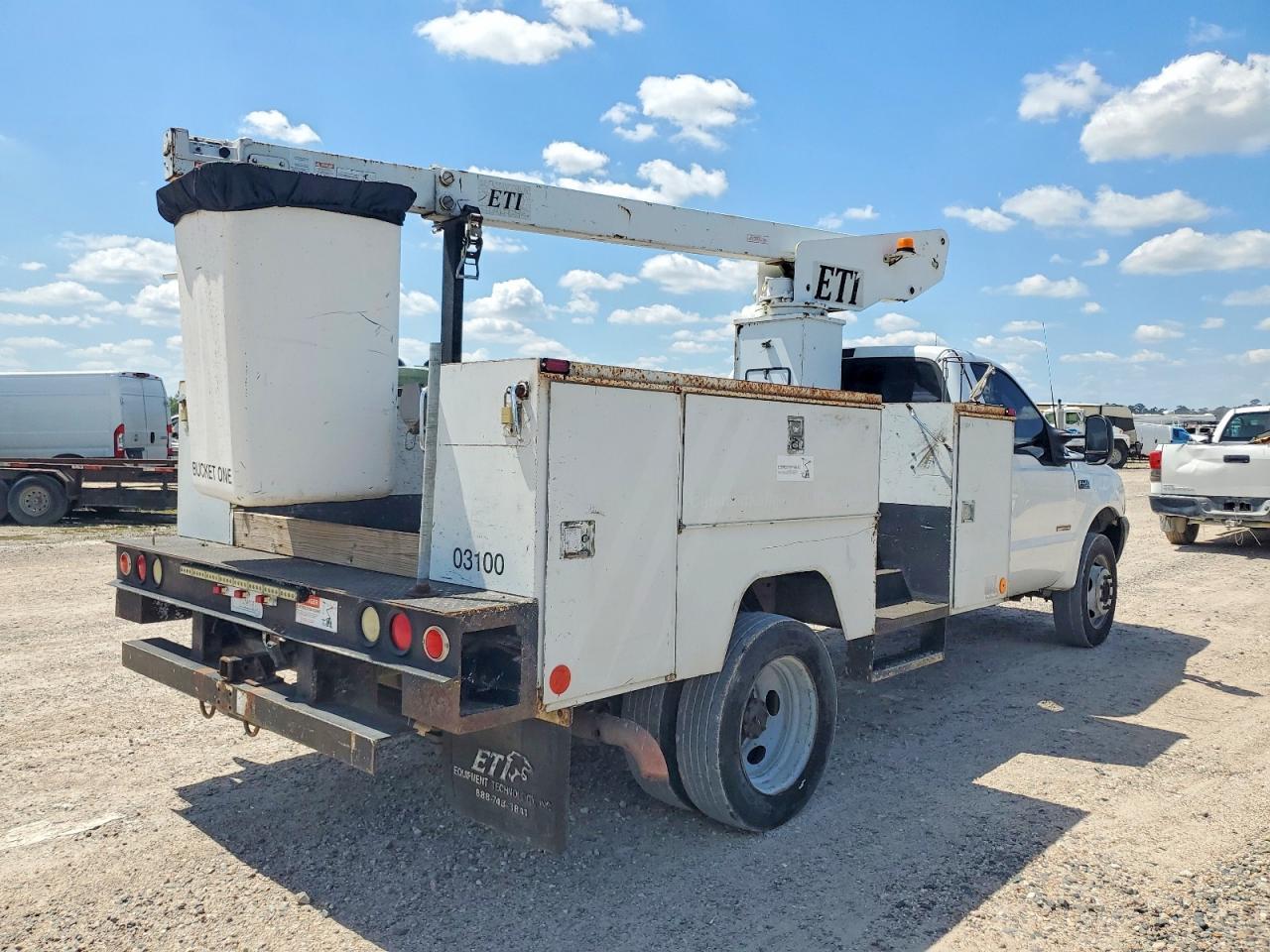 2003 Ford F450 Super Duty Bucket Truck