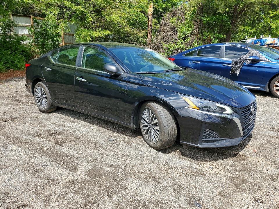 2025 Sterling Altima SV