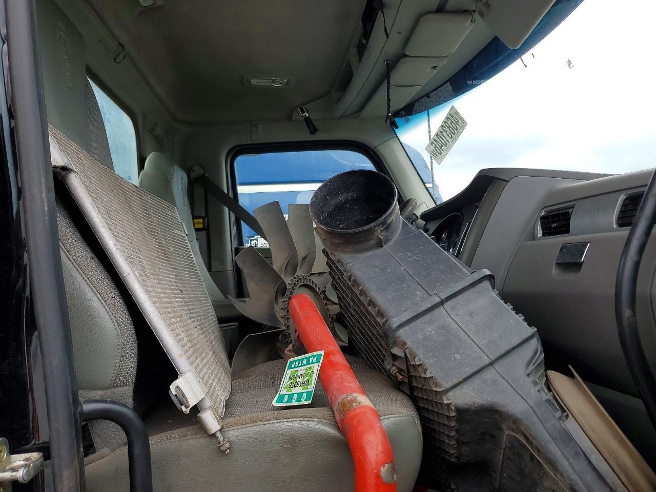 2017 Kenworth Construction T880