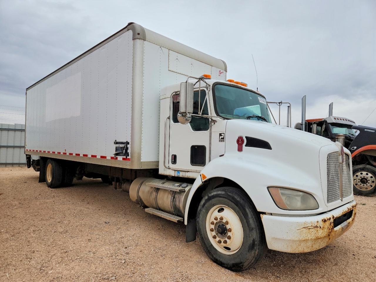 2013 Kenworth T330 BOX Truck