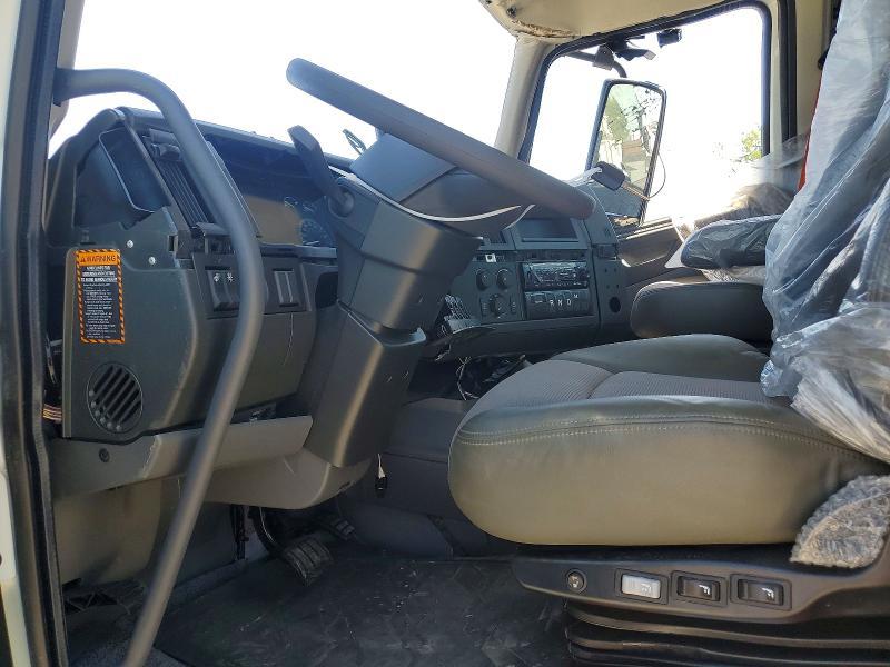 2026 Volv O VNR Semi Truck