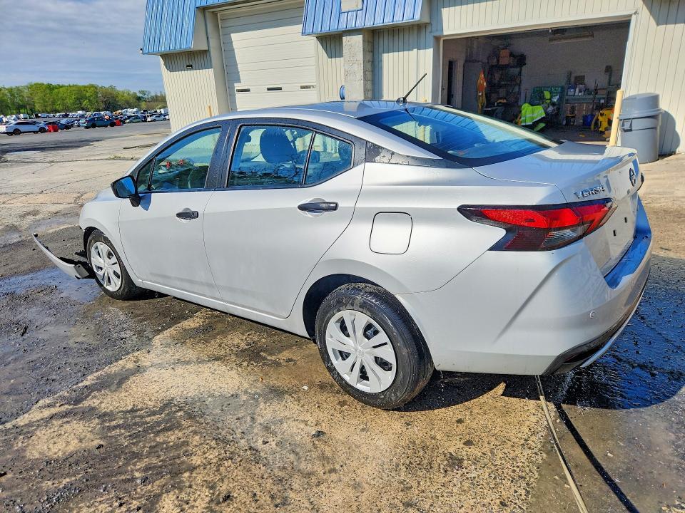2025 Nissan Versa s