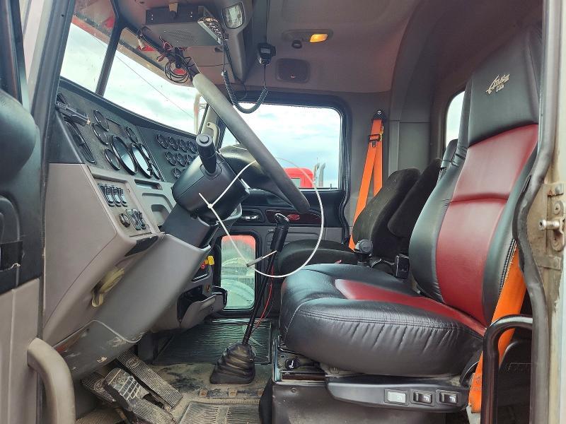 2015 Peterbilt 385 Semi Truck