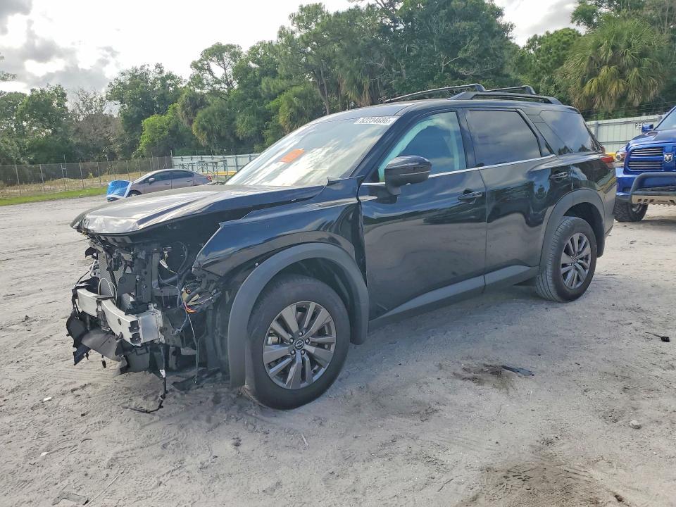 2025 Nissan Pathfinder sv