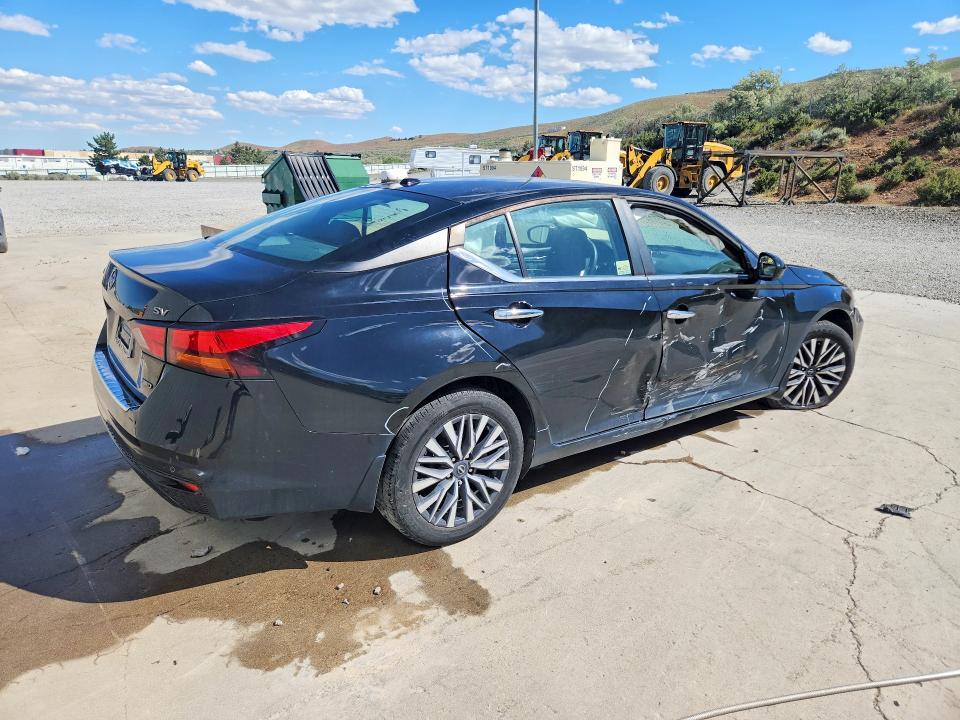 2023 Nissan Altima sv