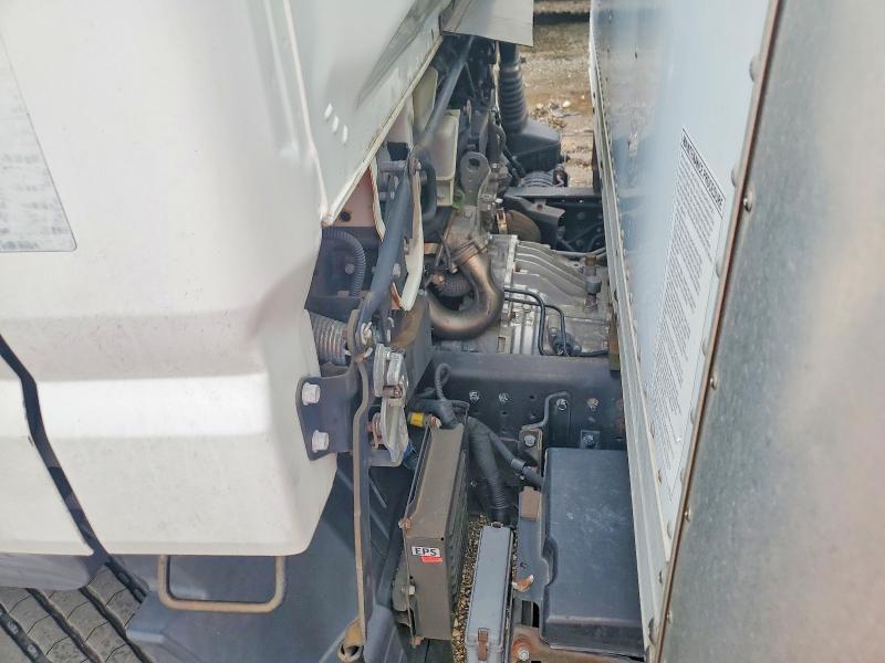 2013 Mitsubishi Fuso 2013 Mitsubishi FE FEC72S BOX Truck