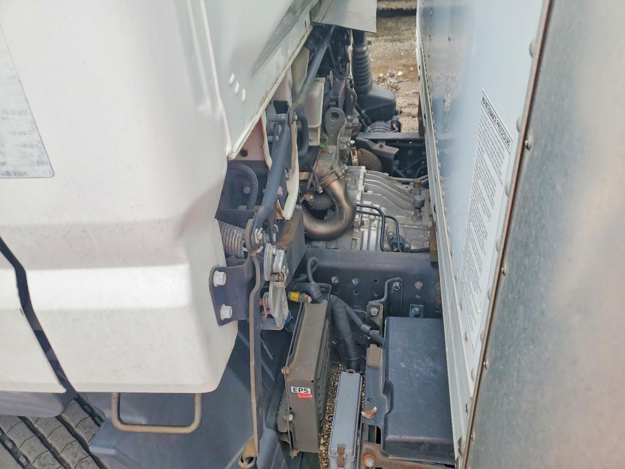 2013 Mitsubishi Fuso 2013 Mitsubishi FE FEC72S BOX Truck