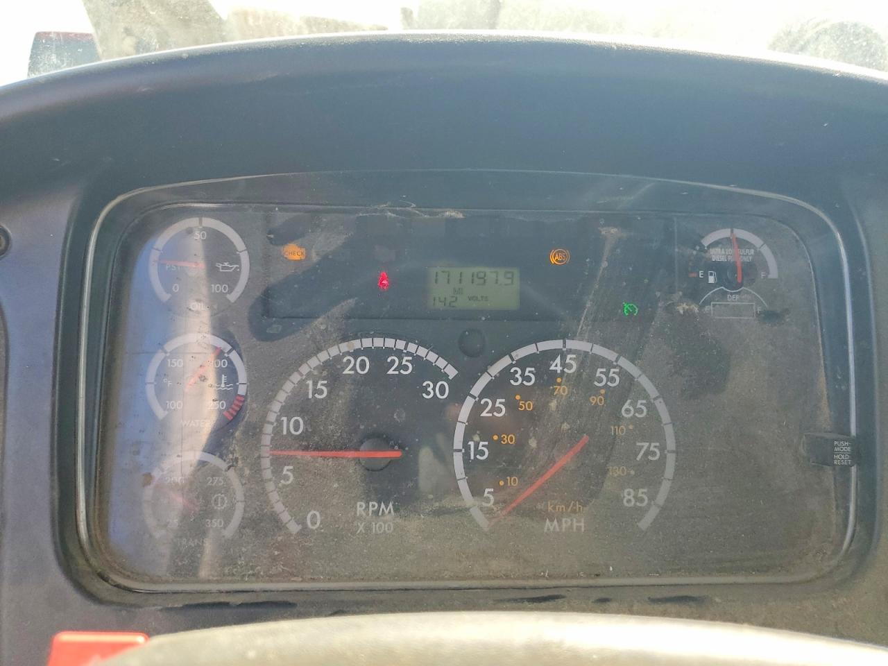 2013 Freigliner 2013 Freightliner Business Class M2 BOX Truck