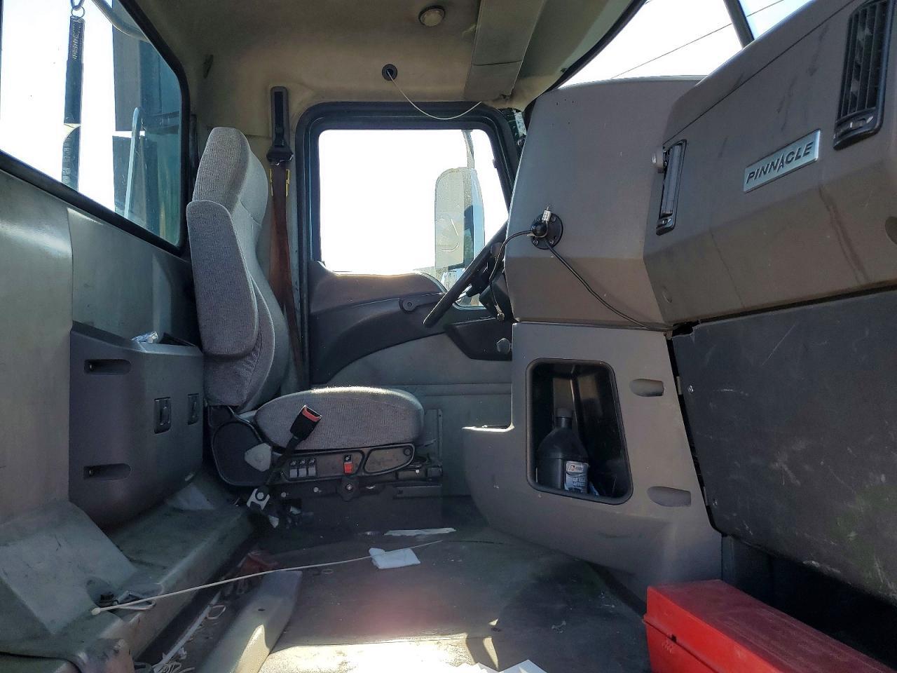2018 Mack CXU612 Semi Truck