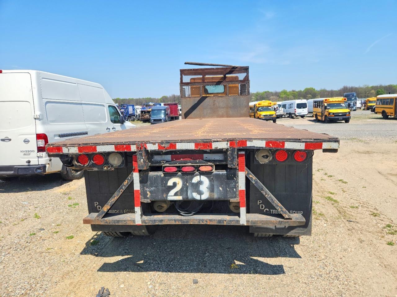 2001 Kenworth T800 Flatbed Truck