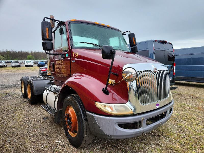 2010 International 8600 Semi Truck