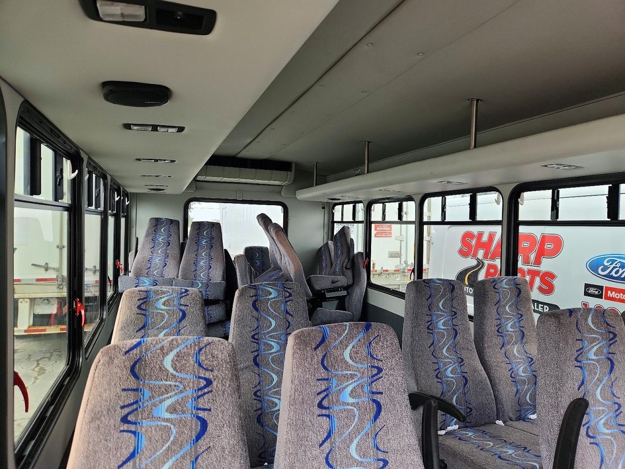2010 Ford Econoline E450 Super Duty Cutaway Van