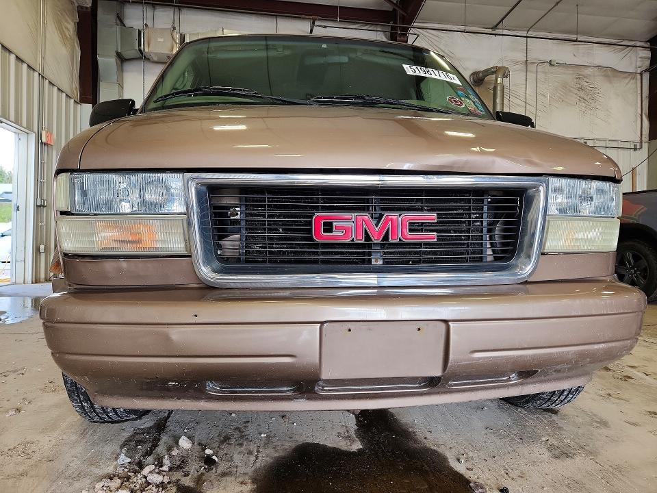 2002 GMC Safari XT