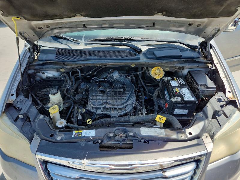 2013 Chrysler Town & Country Touring l