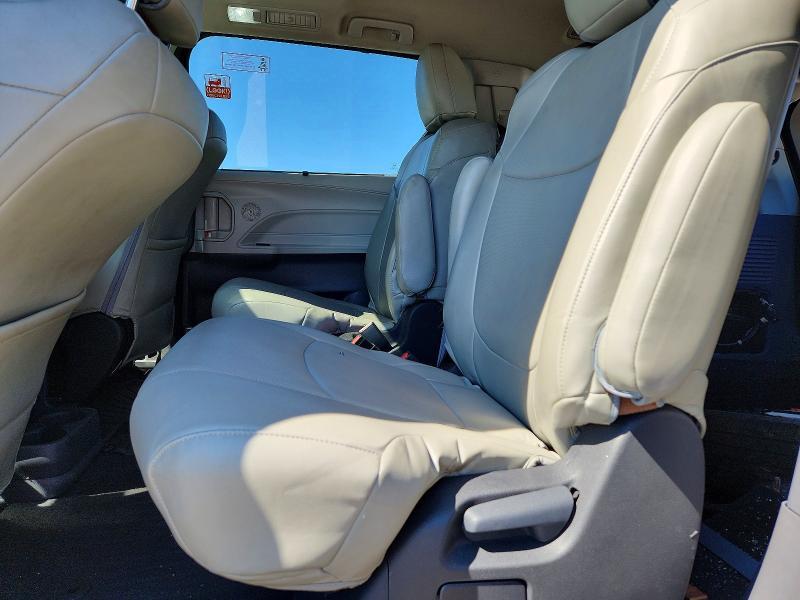 2023 Toyota Sienna le