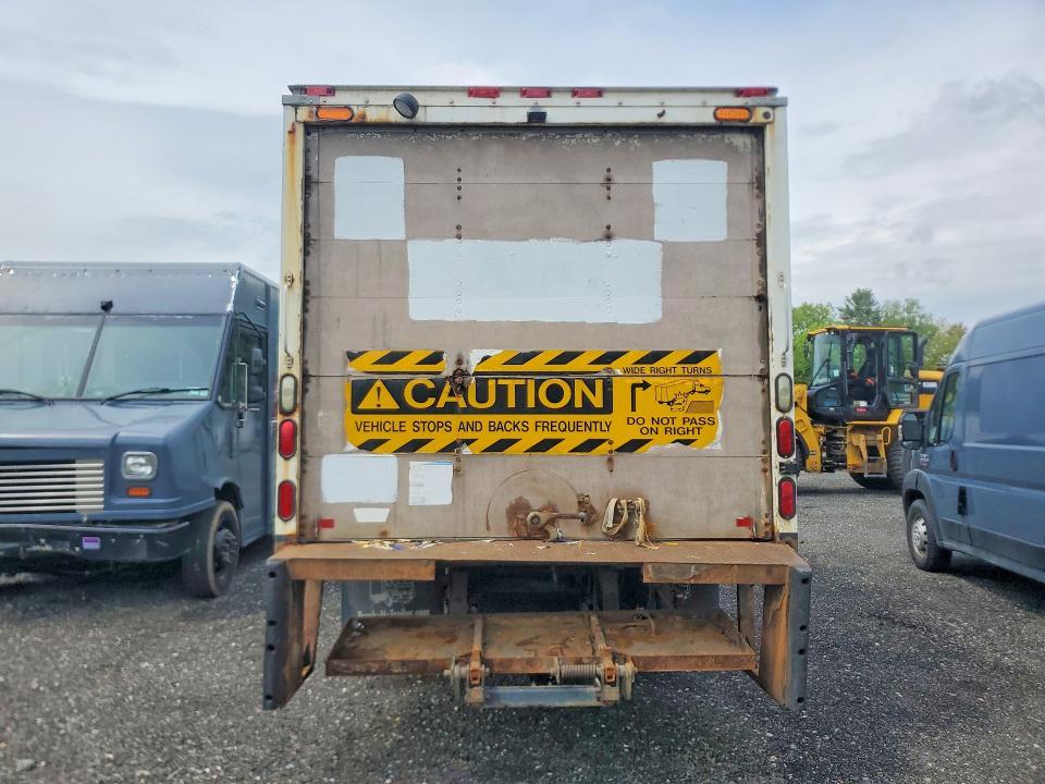2013 Isuzu NPR HD BOX Truck