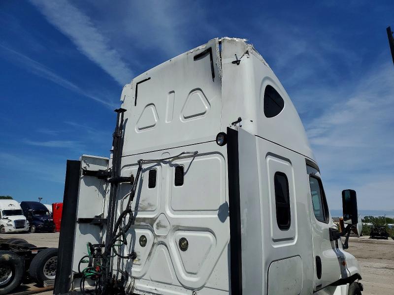 2016 Freightliner Cascadia 125 Semi Truck
