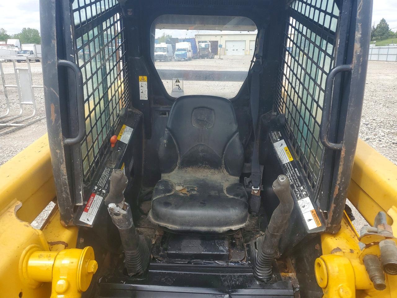 2002 John Deere 240 Skid Steer Loader