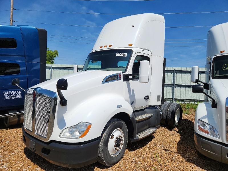 2016 Kenworth T680 Semi Truck