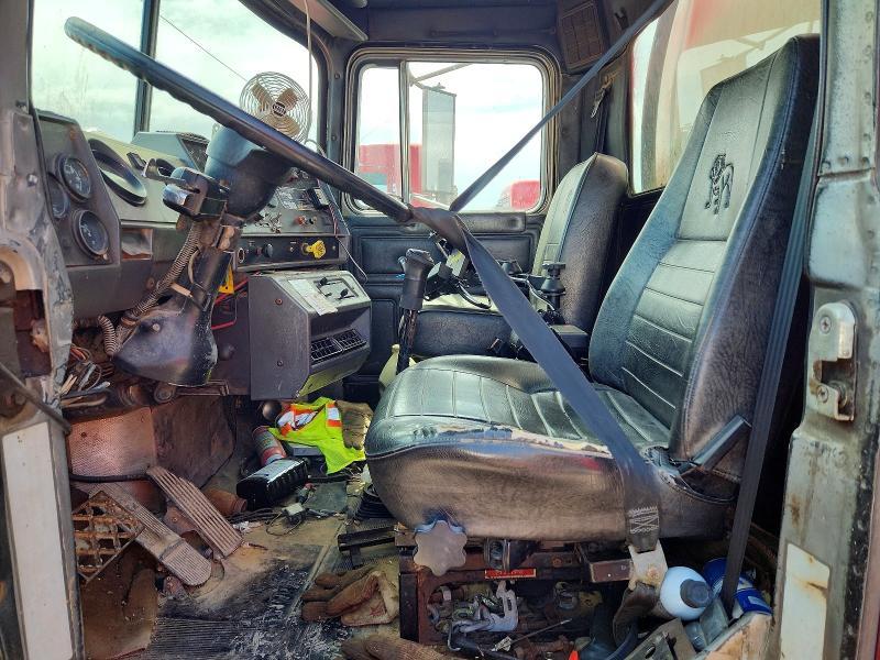 1991 Mack RD690S Tank Truck