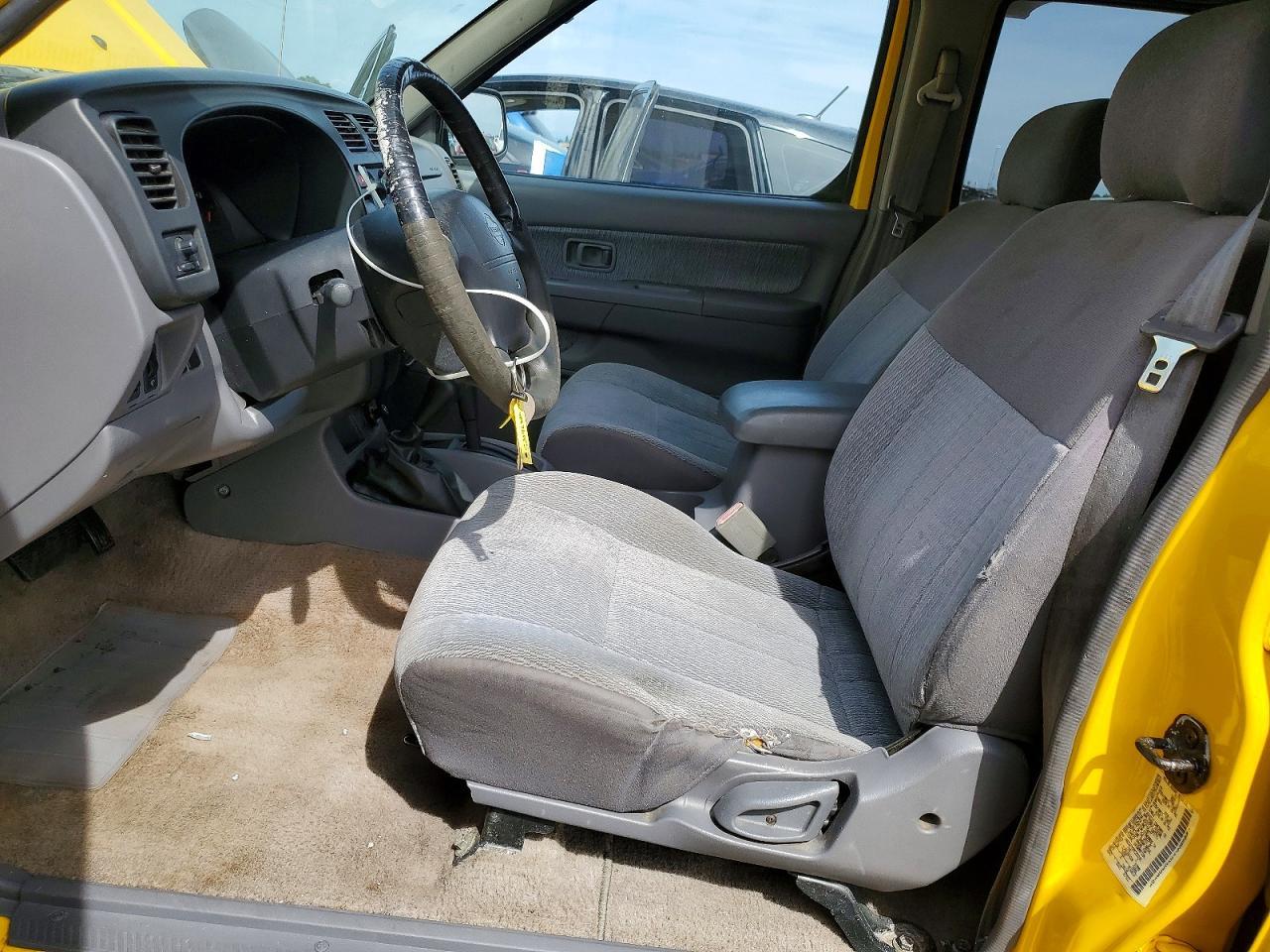 2000 Nissan Frontier XE