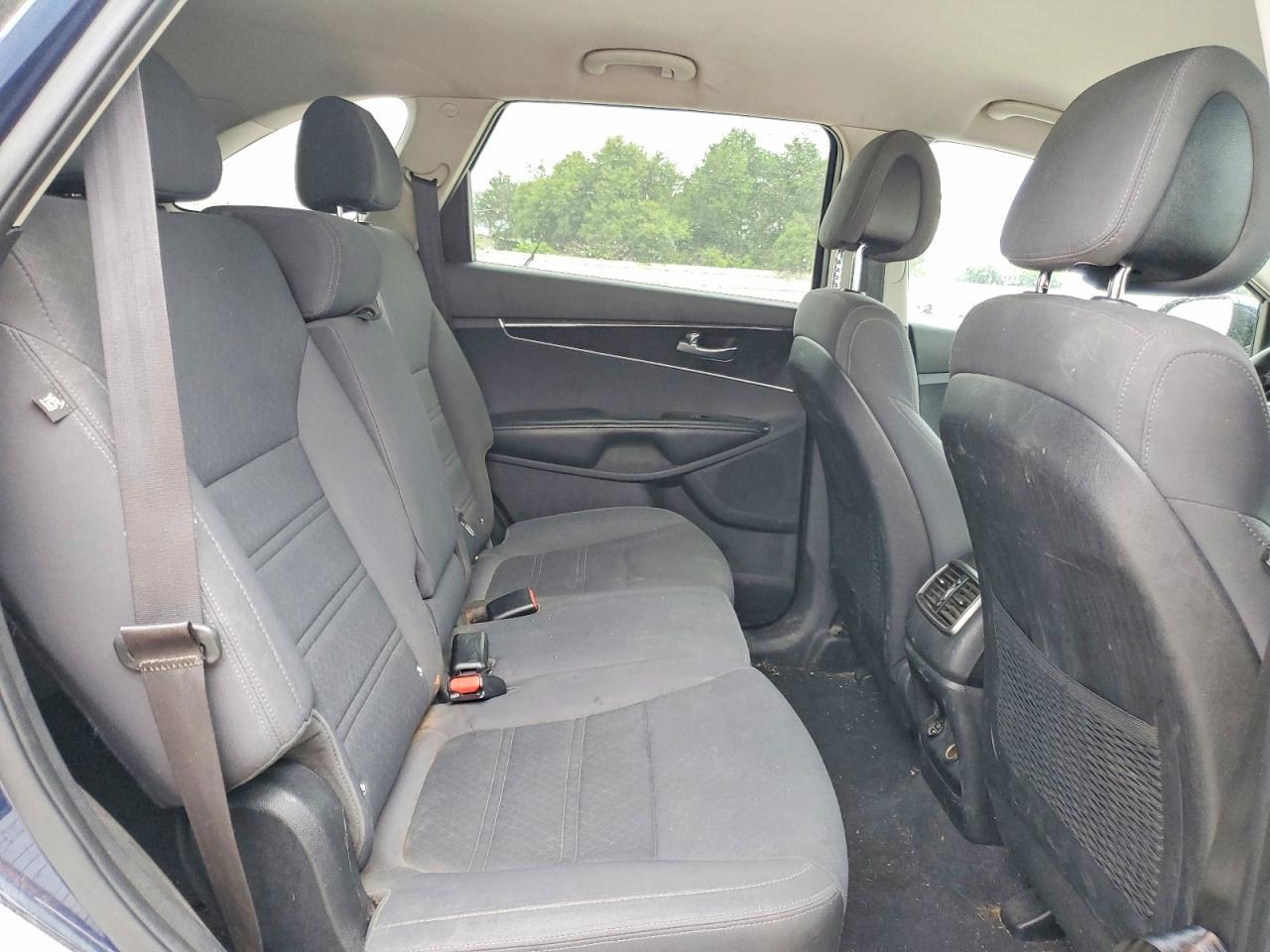 2016 KIA Sorento lx V6