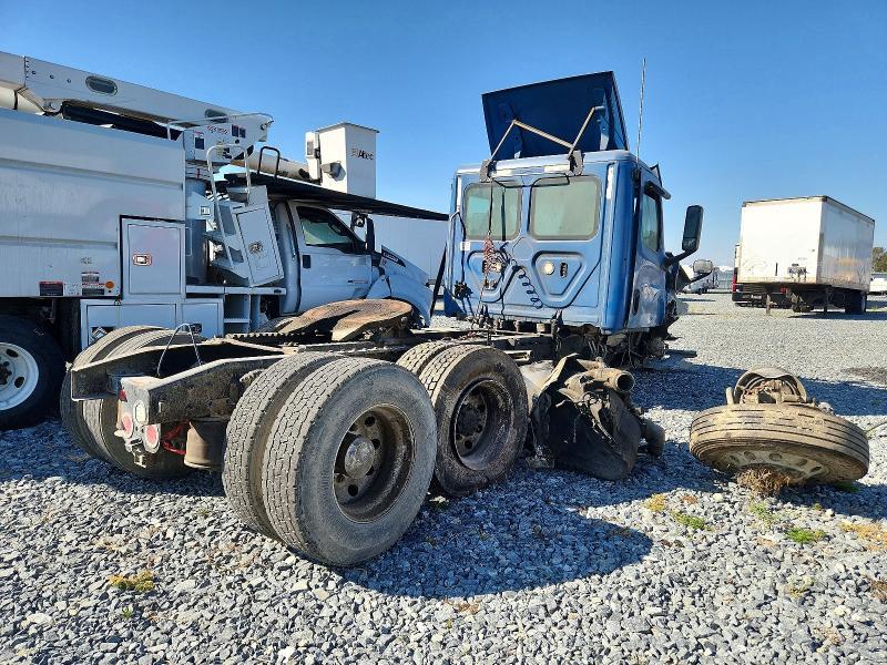 2020 Freightliner Cascadia 116 Semi Truck
