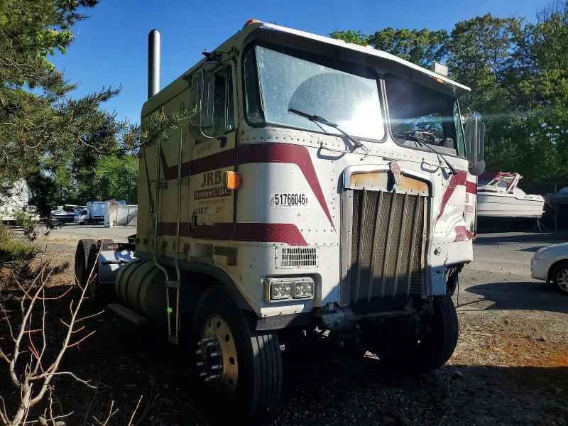 1985 Kenworth COE K100E-Semi Truck