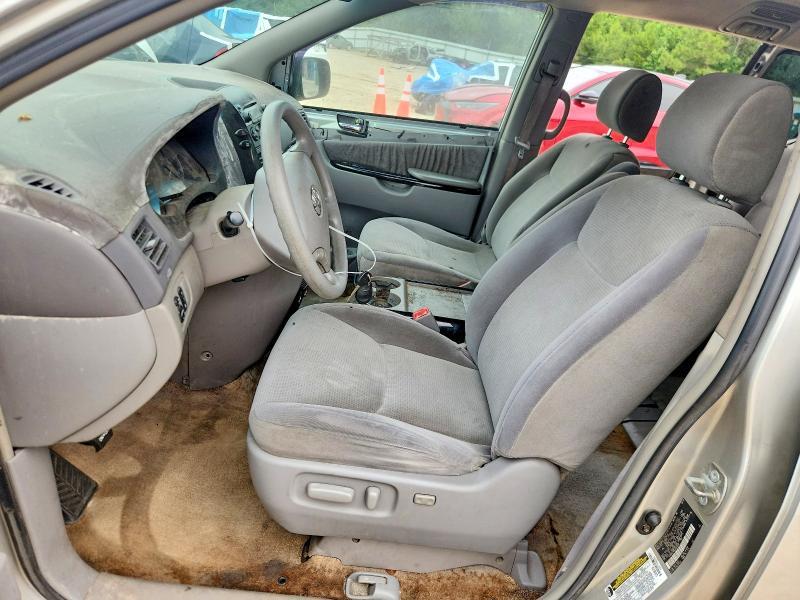 2005 Toyota Sienna le 7 Passenger