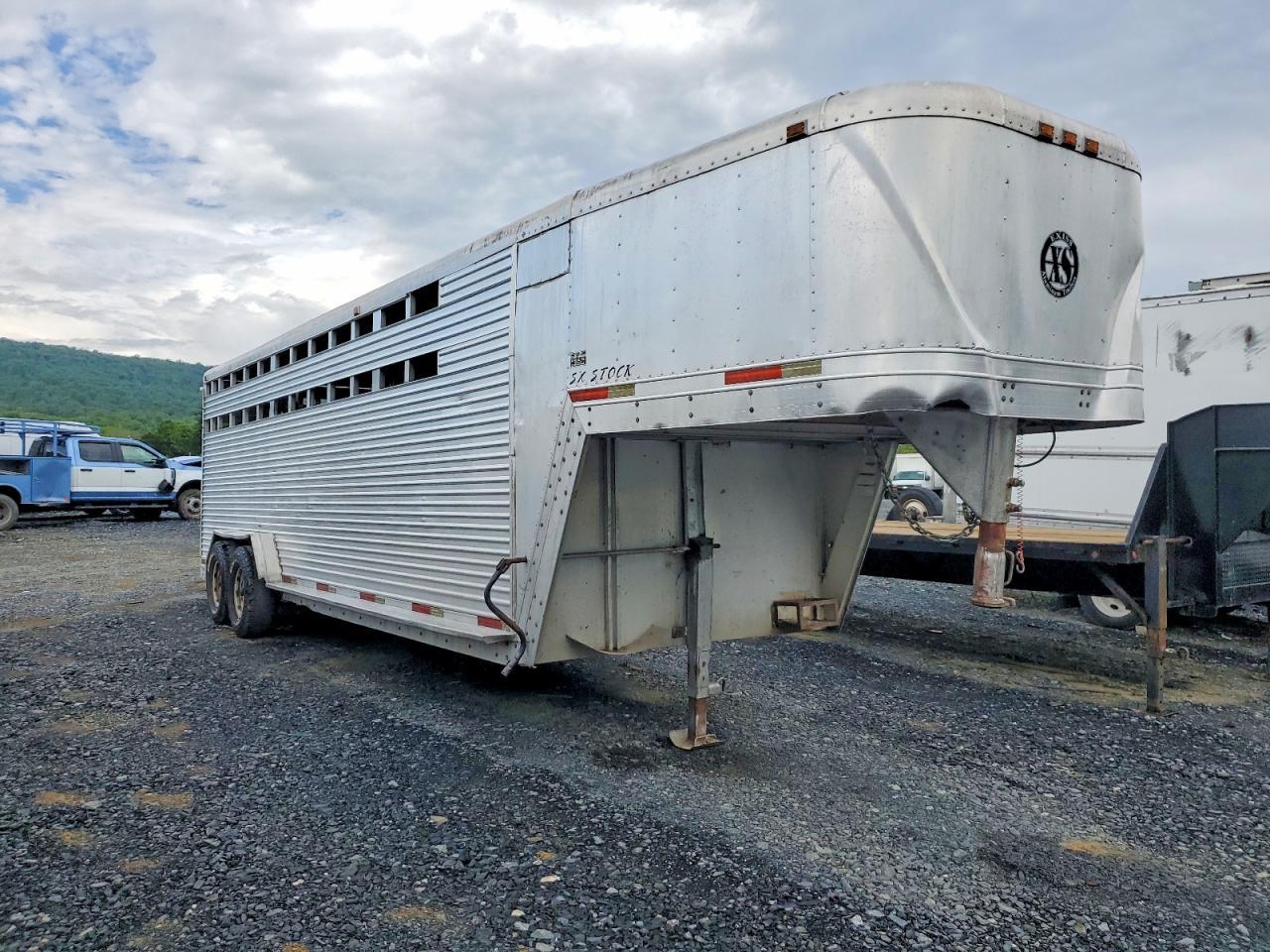 2000 Exxiss Trailer