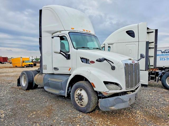 2016 Peterbilt 579 Semi Truck