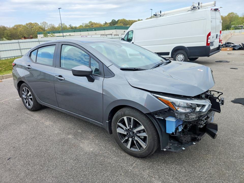 2025 Nissan Versa sv