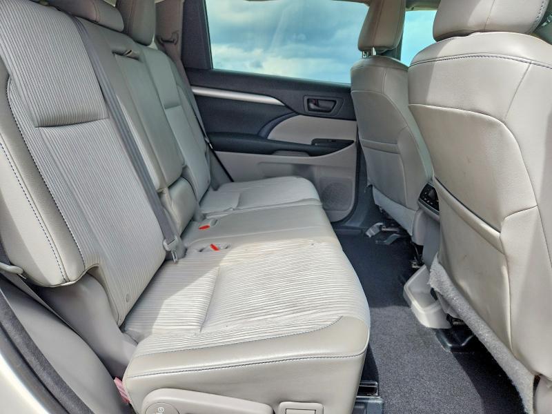 2015 Toyota Highlander le Plus