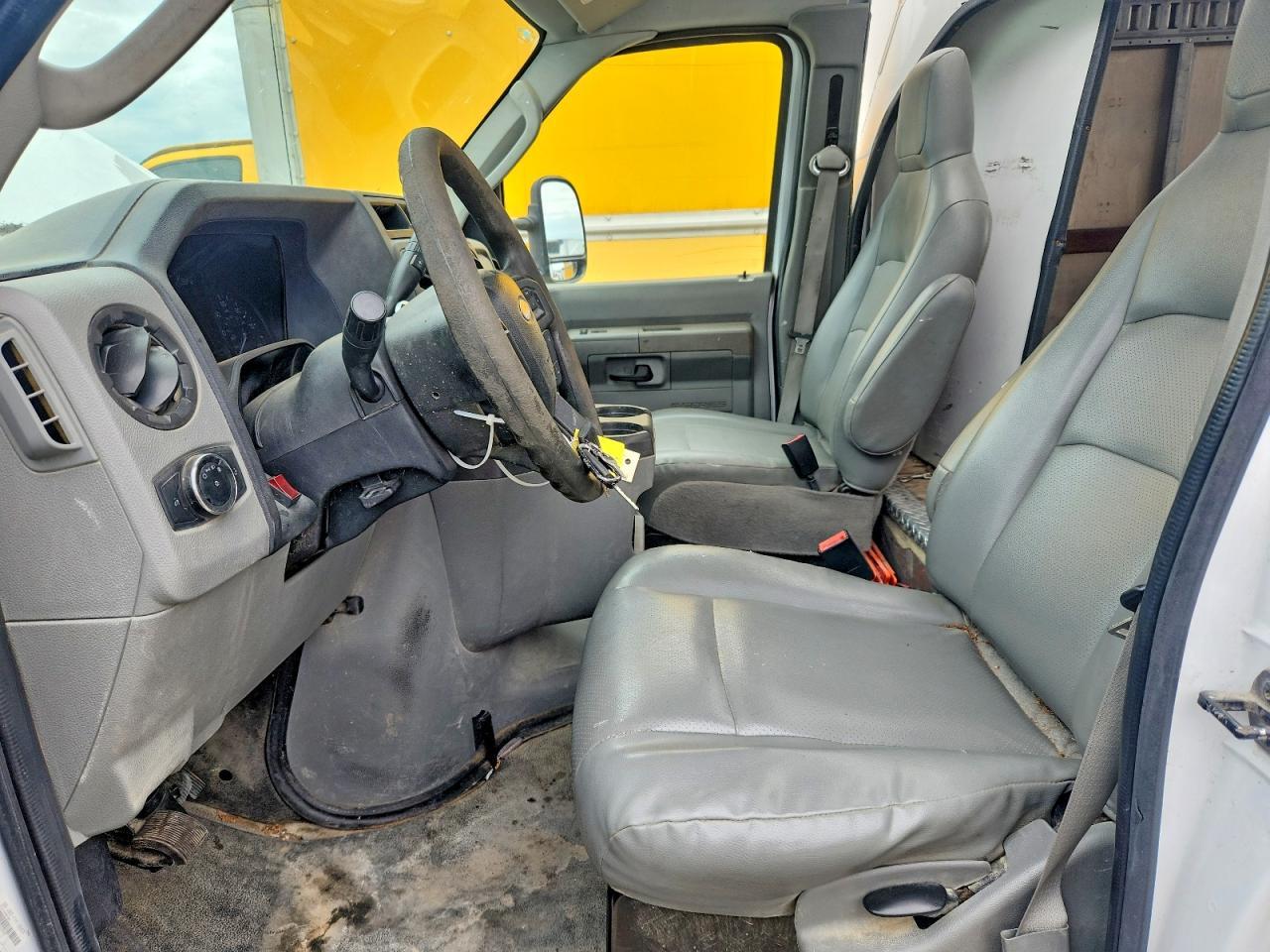 2022 Ford Econoline E350 Super Duty Cutaway Van