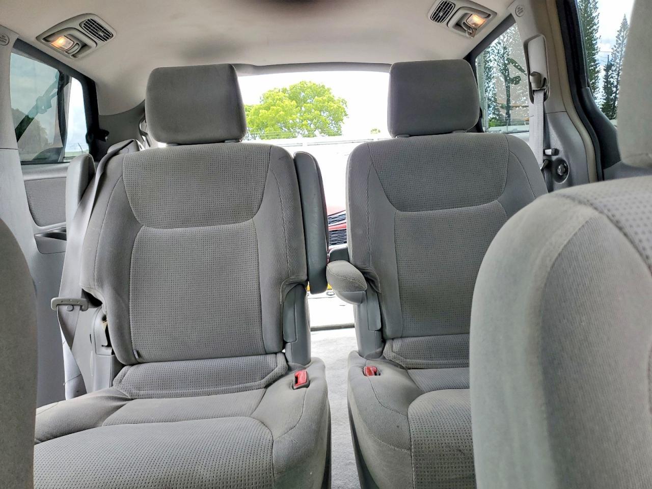 2004 Toyota Sienna le 7 Passenger